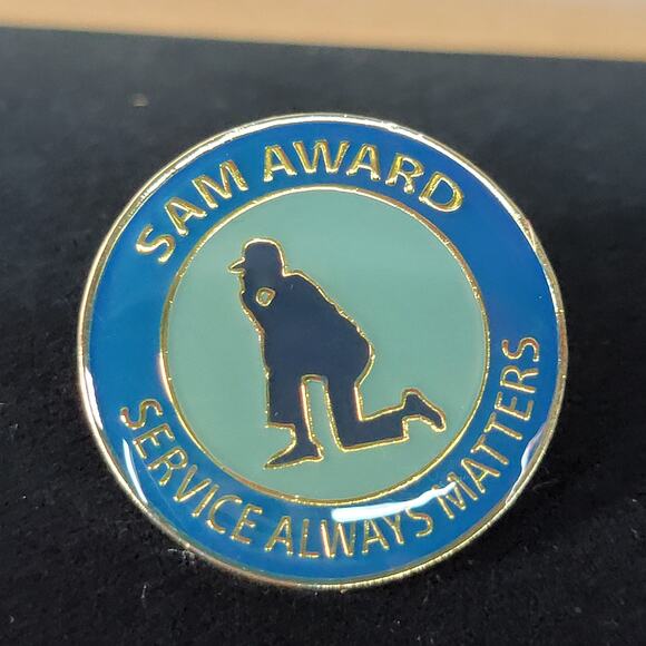 1" Walmart Hat Pin "Sam Award" (2014) - Picture 1 of 3